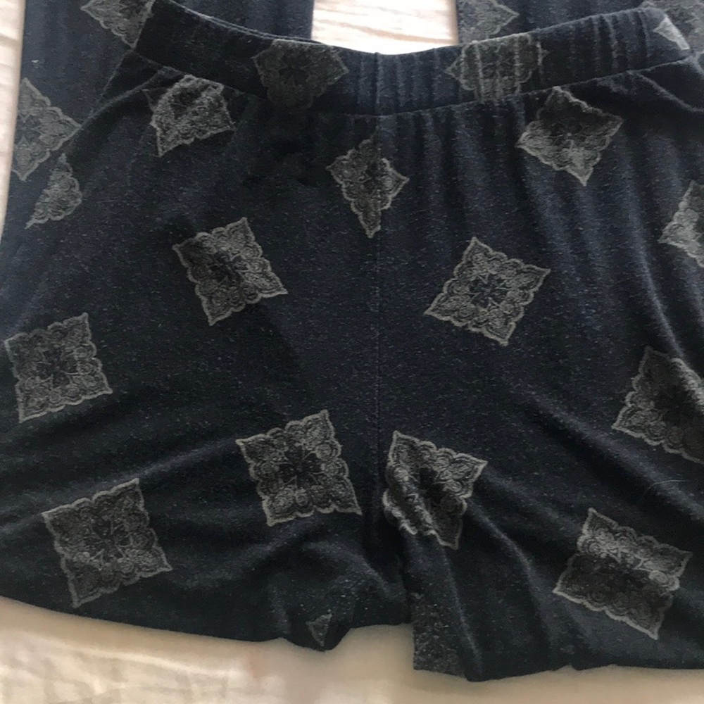 Black and olive green flow pants